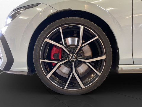 Volkswagen - Golf GTI