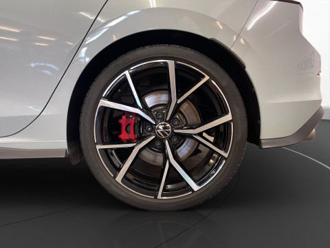 Volkswagen - Golf GTI