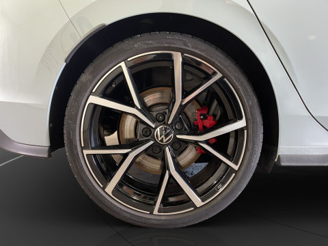 Volkswagen - Golf GTI