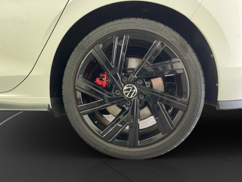 Volkswagen - Golf GTI