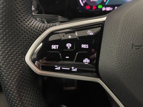 Volkswagen - Golf GTI