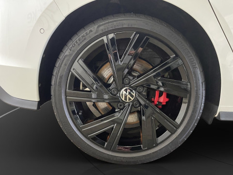 Volkswagen - Golf GTI