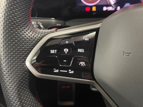 Volkswagen - Golf GTI