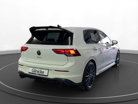 Volkswagen - Golf GTI