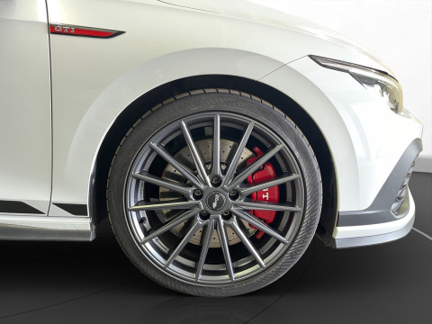 Volkswagen - Golf GTI