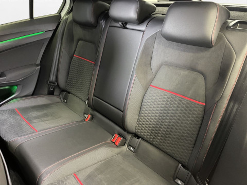 Volkswagen - Golf GTI