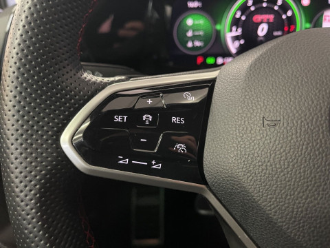 Volkswagen - Golf GTI