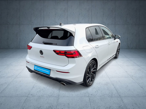 Volkswagen - Golf GTI