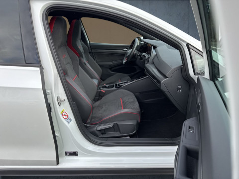 Volkswagen - Golf GTI