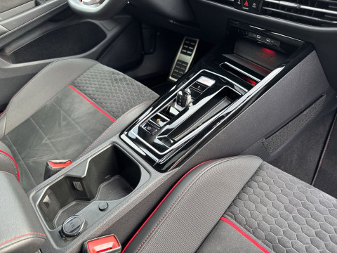 Volkswagen - Golf GTI