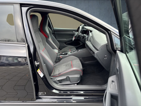 Volkswagen - Golf GTI