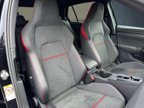 Volkswagen - Golf GTI