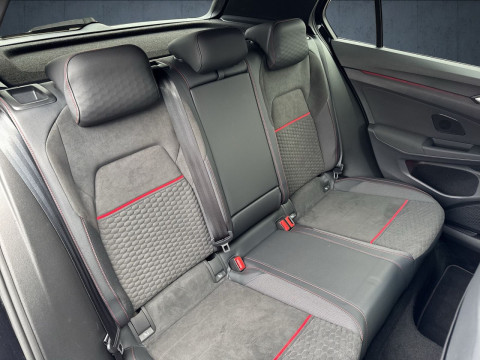 Volkswagen - Golf GTI