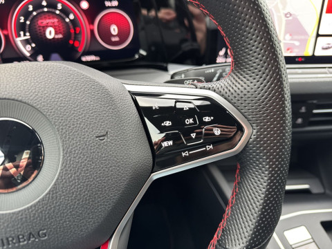 Volkswagen - Golf GTI