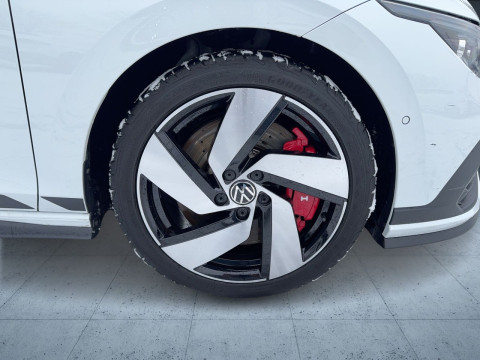 Volkswagen - Golf GTI