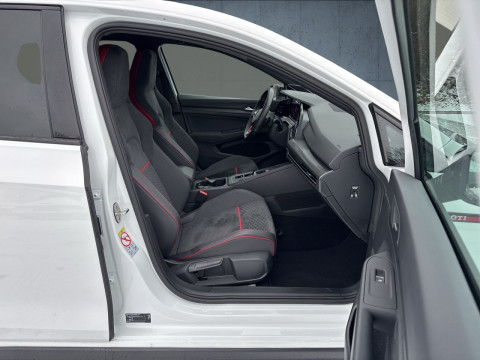 Volkswagen - Golf GTI