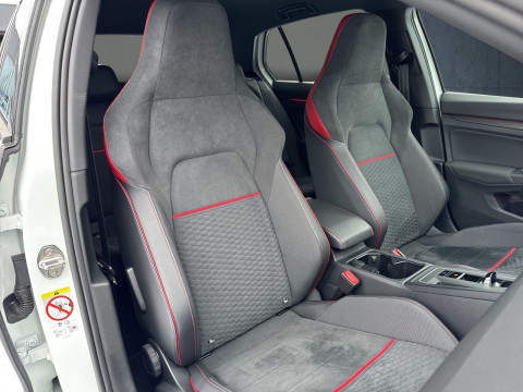 Volkswagen - Golf GTI