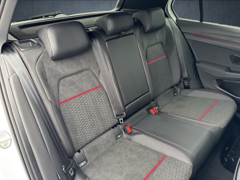 Volkswagen - Golf GTI