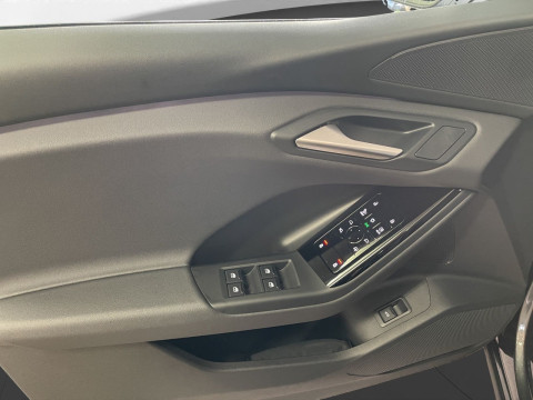 Audi - Q6 SUV e-tron