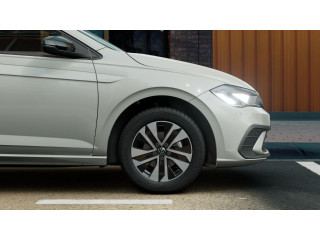 Fahrzeugbild eines Volkswagen Polo in grau.