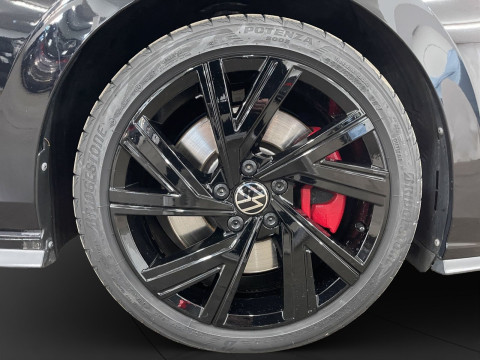 Volkswagen - Golf GTI