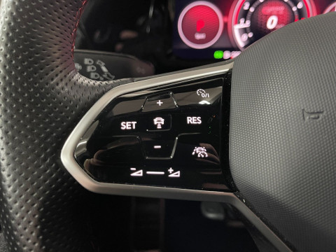 Volkswagen - Golf GTI