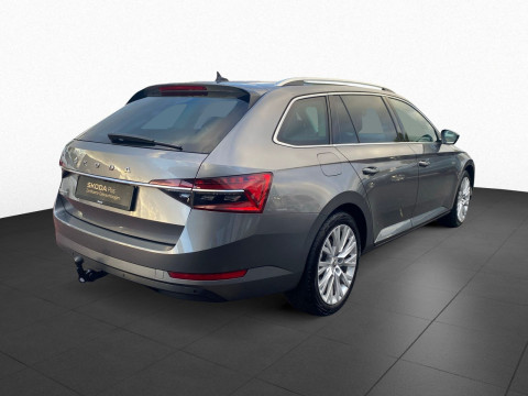 &Scaron;koda Superb - Superb Combi 2.0 TDI DSG Style Navi AHK Pano RFK