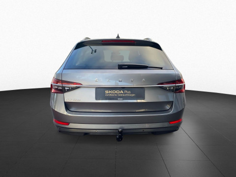 &Scaron;koda Superb - Superb Combi 2.0 TDI DSG Style Navi AHK Pano RFK