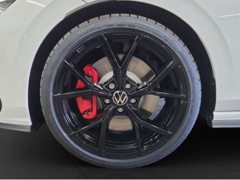 Volkswagen - Golf GTI