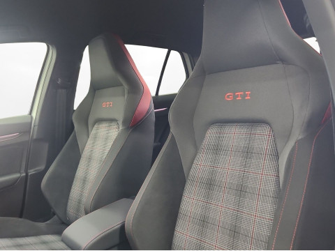 Volkswagen - Golf GTI