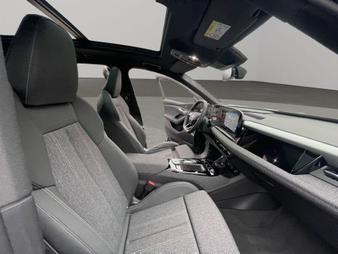 Audi - Q6 SUV e-tron