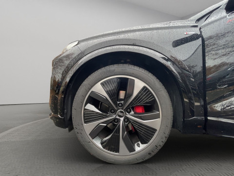 Audi - Q6 SUV e-tron