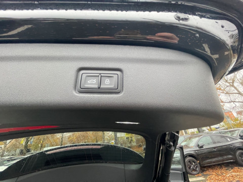 Audi - Q6 SUV e-tron