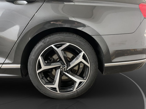 Volkswagen - Passat Variant