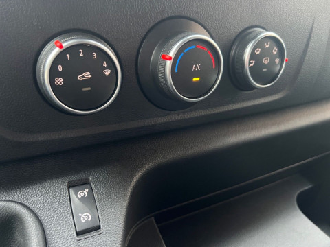 Ansicht 16 - Gebrauchtwagen Fahrzeug, Modell Interstar der Marke Nissan von Verkäufer C. Thomsen GmbH