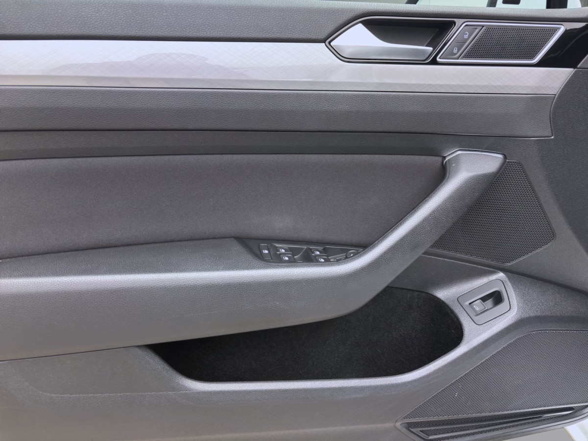 Thumb 9: Volkswagen Passat Variant 2.0 TDI DSG BUSINESS AHK KAMERA PDC NAVI