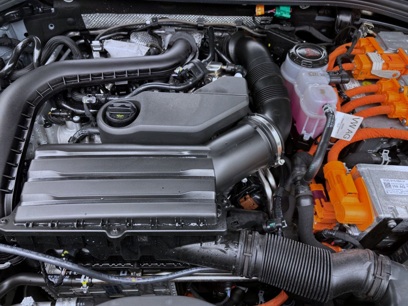 Bild 17: Volkswagen Passat Variant 1.5 TSI eHybrid DSG R-LINE PANO AHK NAVI IQ.LIGHT