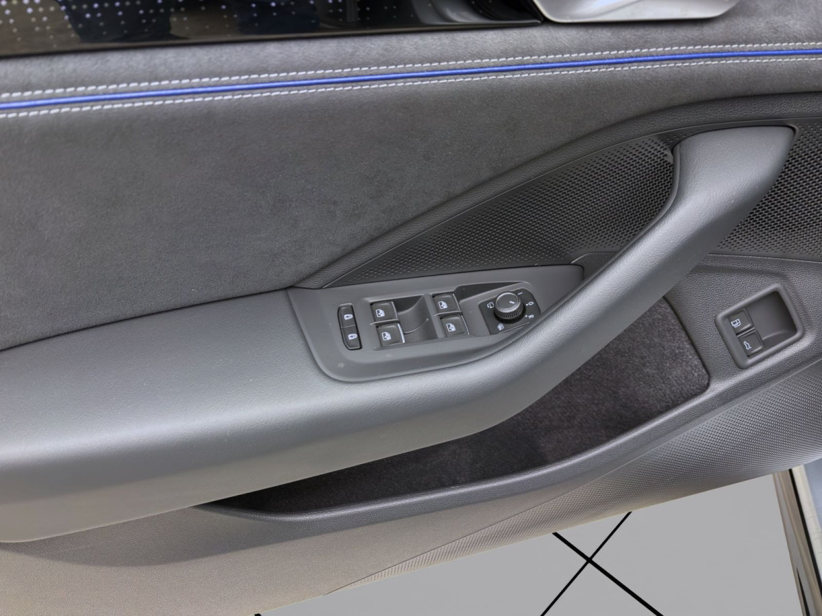 Thumb 9: Volkswagen Passat Variant 1.5 TSI eHybrid DSG R-LINE PANO AHK NAVI IQ.LIGHT