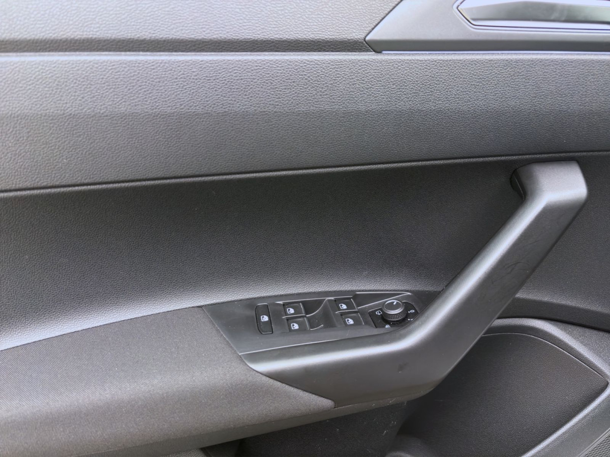 Thumb 9: Volkswagen Taigo 1.0 TSI R-LINE IQ.LIGHT NAVI ACC SITZHZG