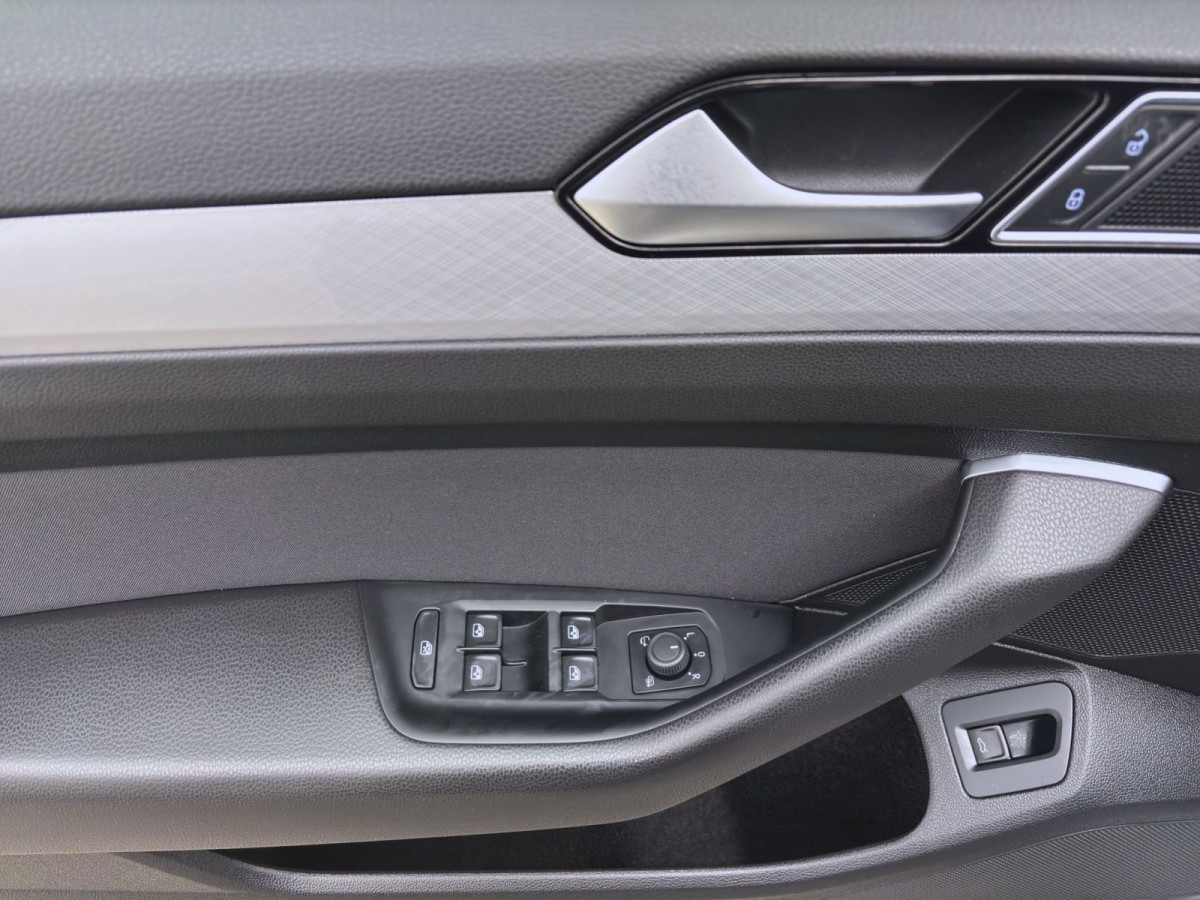 Thumb 9: Volkswagen Passat Variant 2.0 TDI DSG BUSINESS NAVI KAMERA PDC SITZHZG