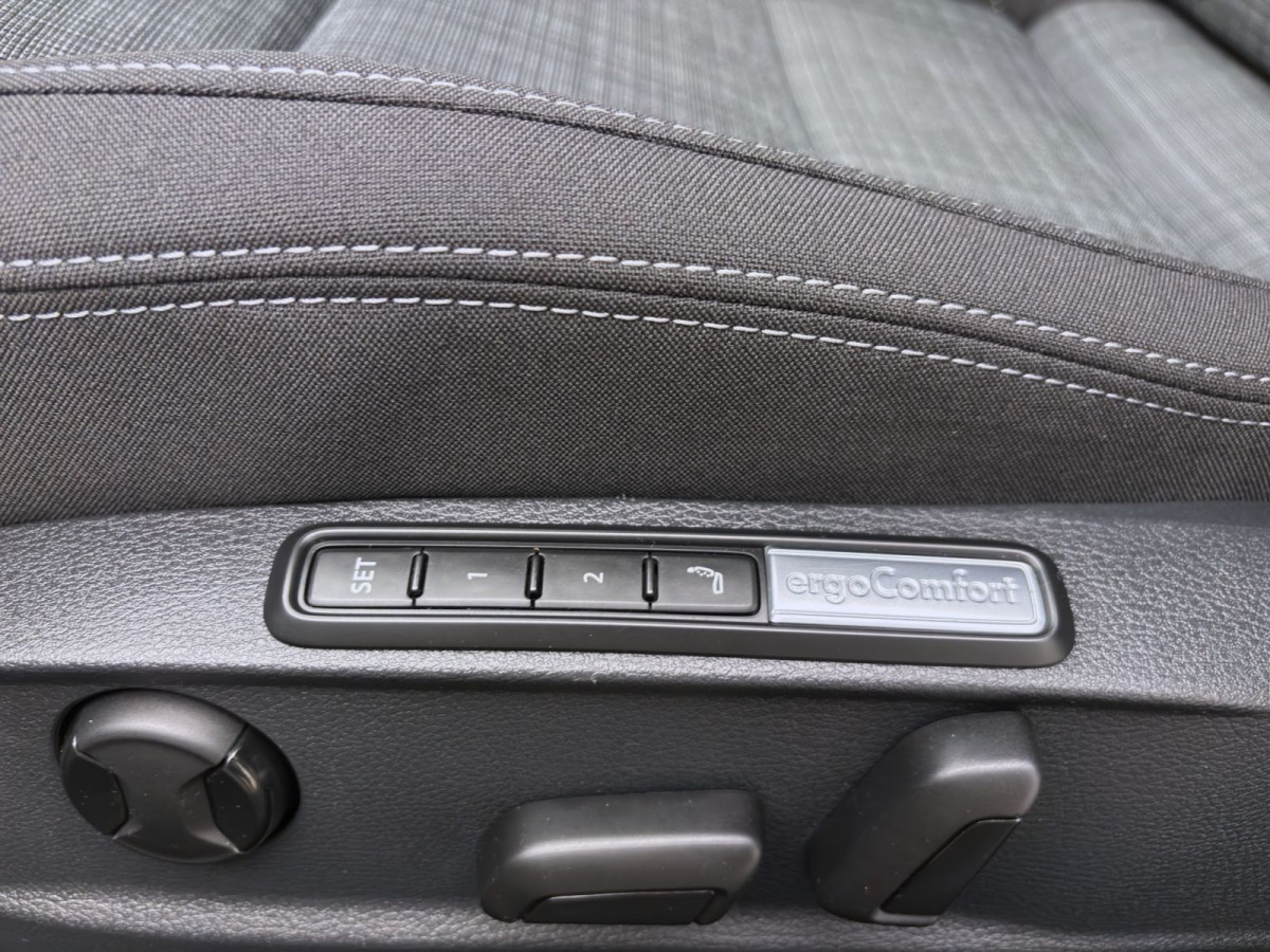 Thumb 17: Volkswagen Passat Variant 2.0 TDI DSG BUSINESS NAVI KAMERA PDC SITZHZG