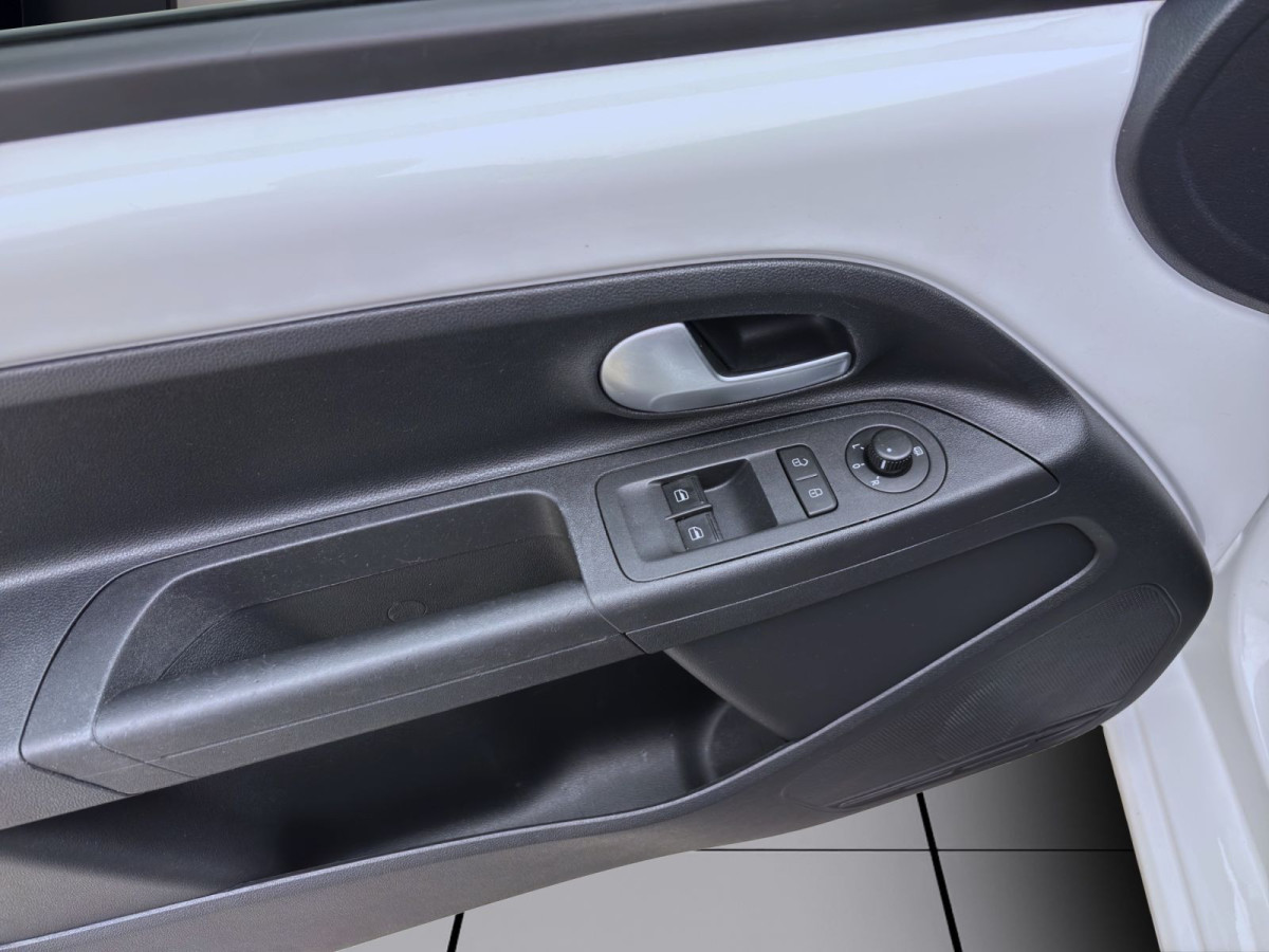 Thumb 9: Volkswagen up! 1.0 MPI MOVE UP! KLIMA SITZHZG BLUETOOTH