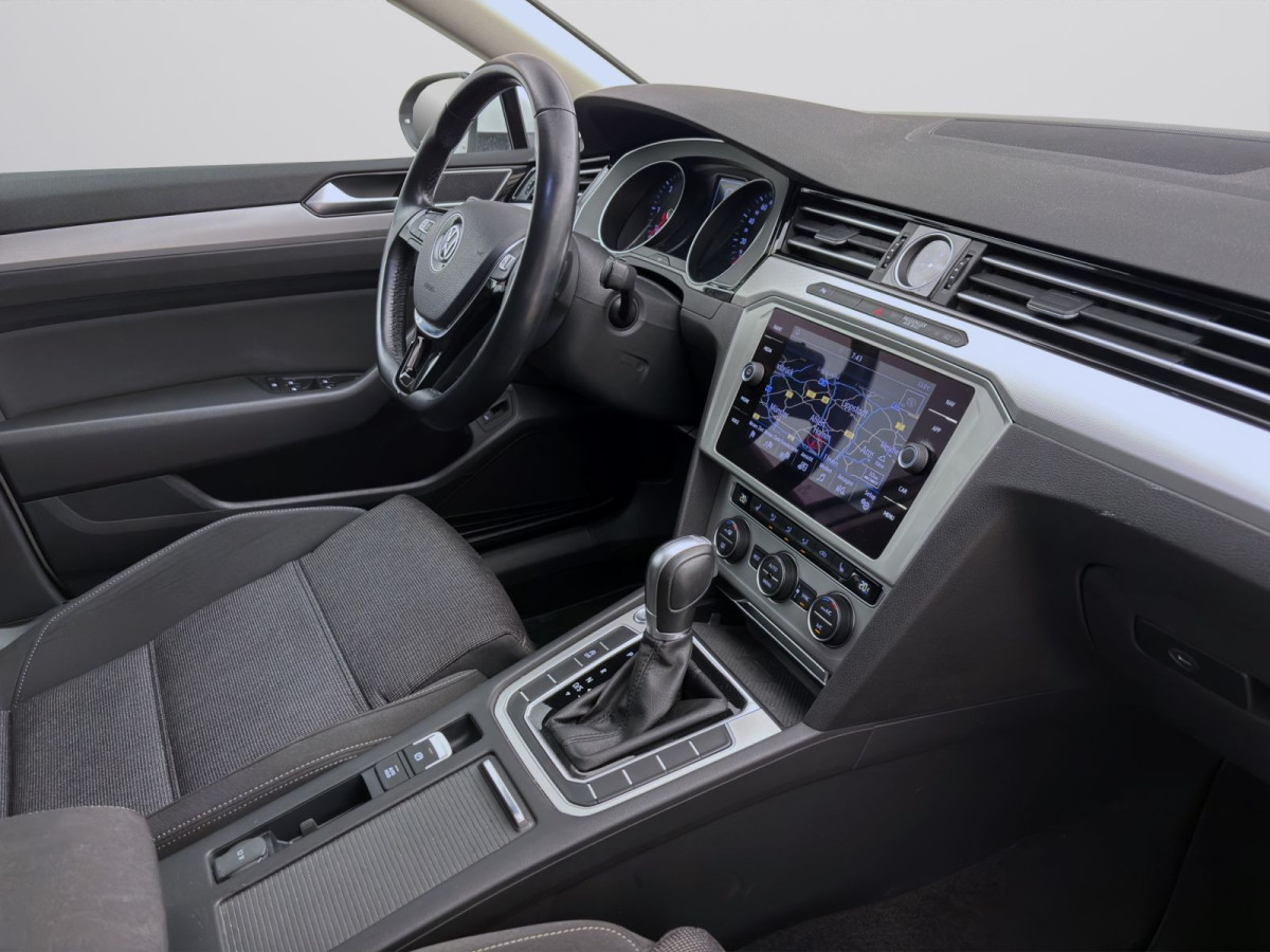 Thumb 16: Volkswagen Passat Variant 1.6 TDI DSG COMFORTLINE NAVI ACC PDC KAMERA