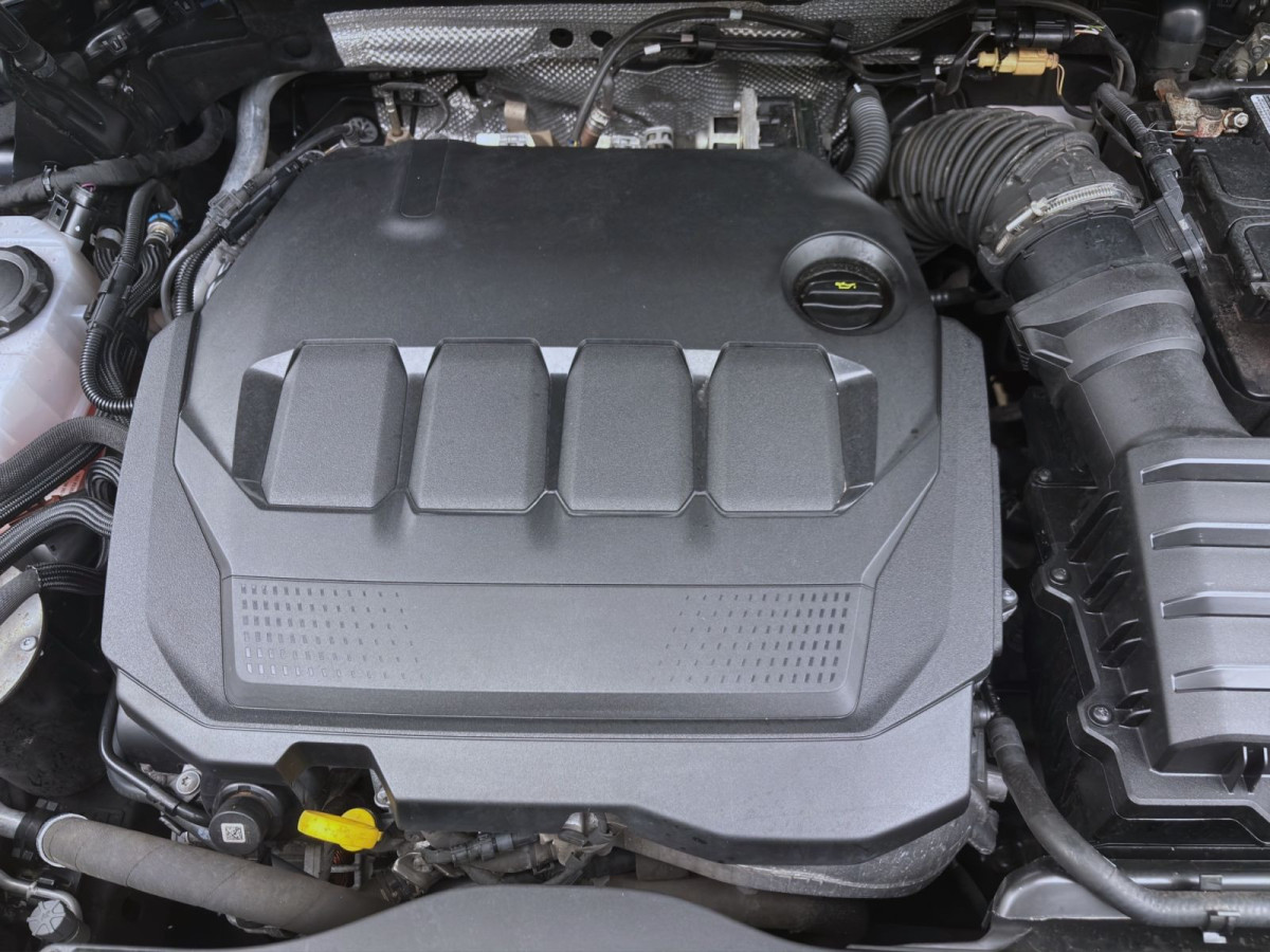 Thumb 16: Volkswagen Tiguan 2.0 TDI DSG LIFE NAVI AHK KAMERA PDC