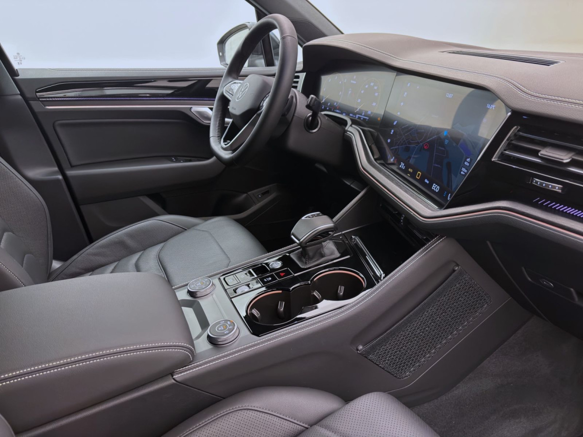 Thumb 15: Volkswagen Touareg 3.0 TDI V6 Tiptronic 4M ELEGANCE STANDHZG AHK IQ.LIGHT