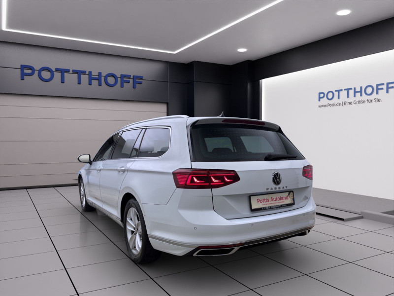 Bild 1: Volkswagen Passat Variant 2.0 TDI DSG ELEGANCE STDHZG AHK PANO NAVI