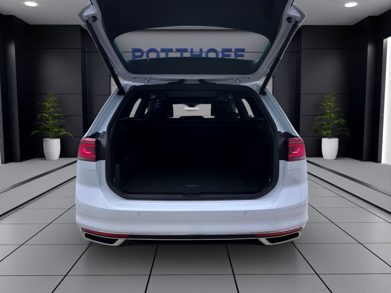 Bild 3: Volkswagen Passat Variant 2.0 TDI DSG ELEGANCE STDHZG AHK PANO NAVI