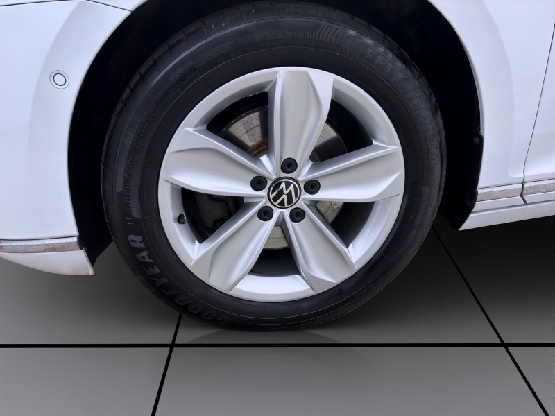 Bild 7: Volkswagen Passat Variant 2.0 TDI DSG ELEGANCE STDHZG AHK PANO NAVI