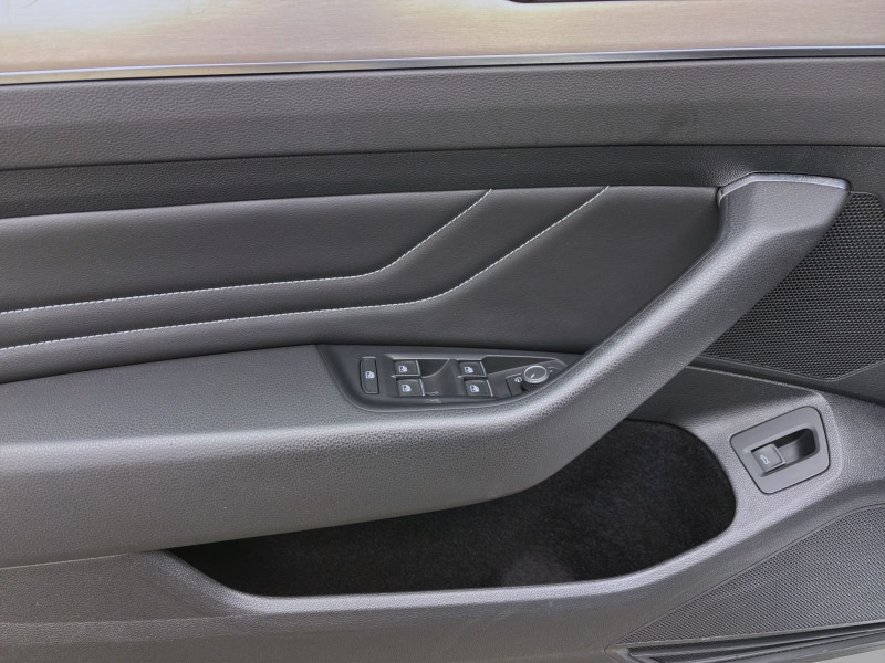 Bild 9: Volkswagen Passat Variant 2.0 TDI DSG ELEGANCE STDHZG AHK PANO NAVI