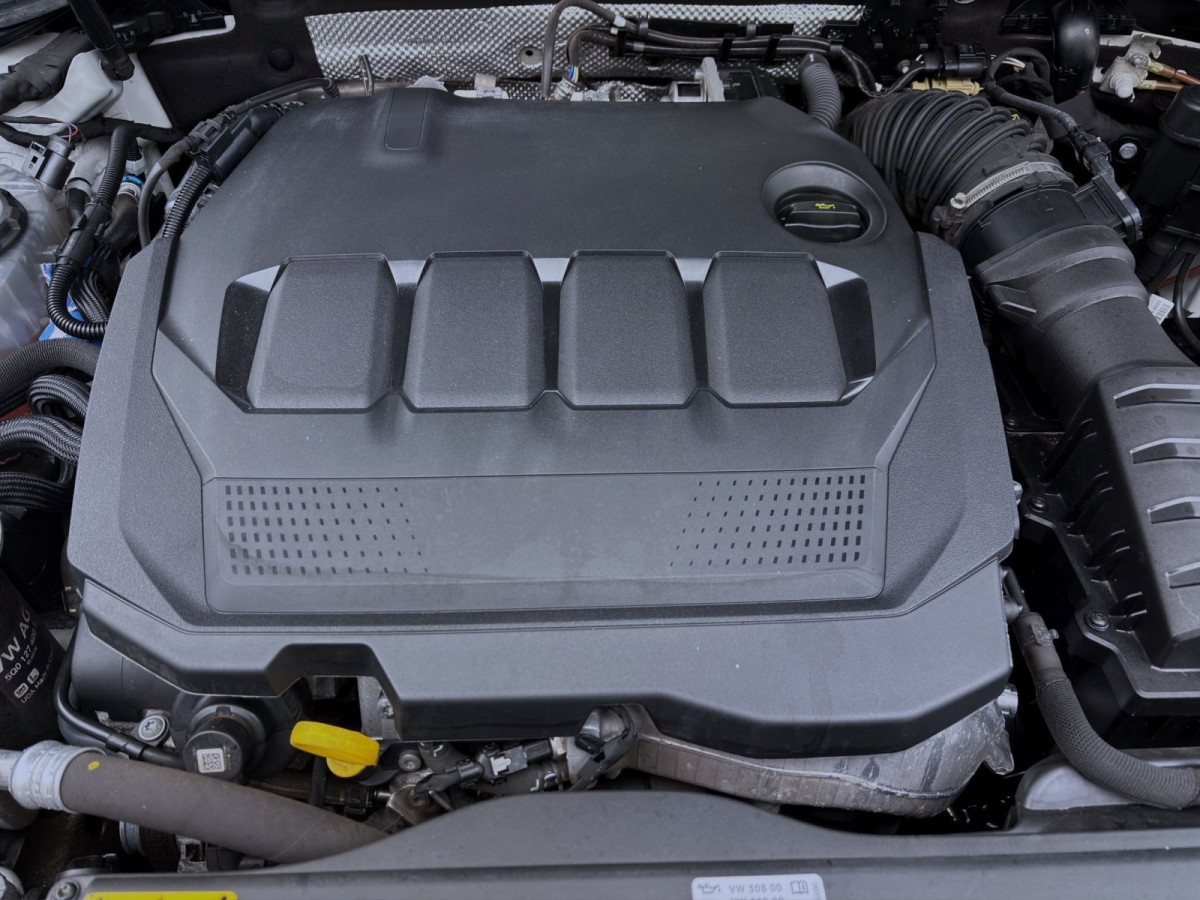 Thumb 17: Volkswagen Passat Variant 2.0 TDI DSG ELEGANCE STDHZG AHK PANO NAVI